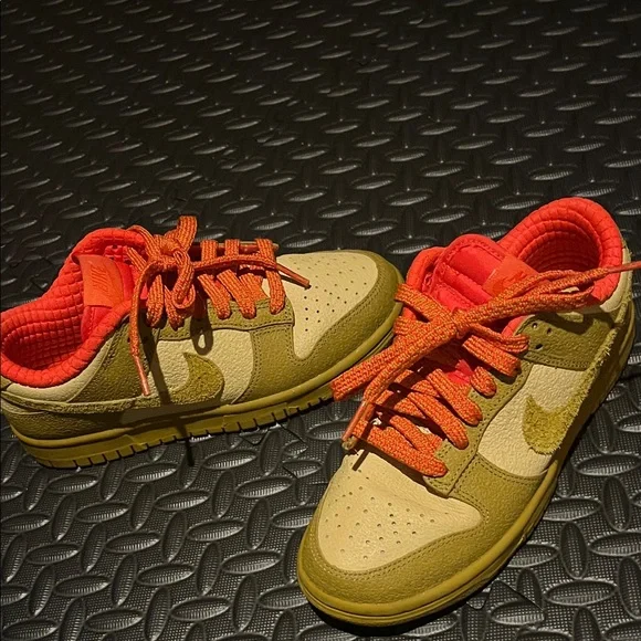 Nike Dunk Low Bronzine Picante Red Womens Size 6 - Picture 2 of 9